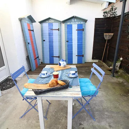 Holiday home Maison Centre, A Pieds!